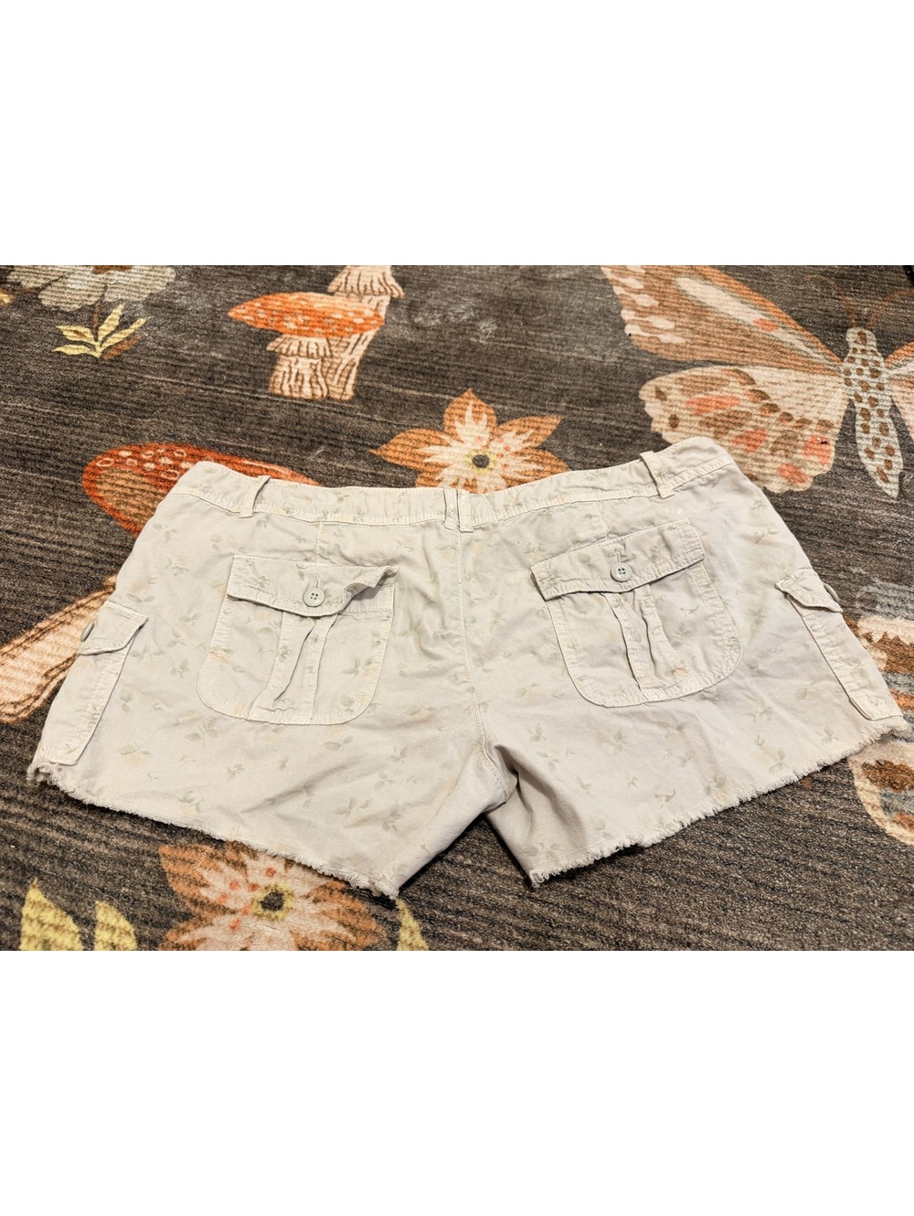 American Eagle Outfitters Khaki Floral Embroidered Shorts Size 10